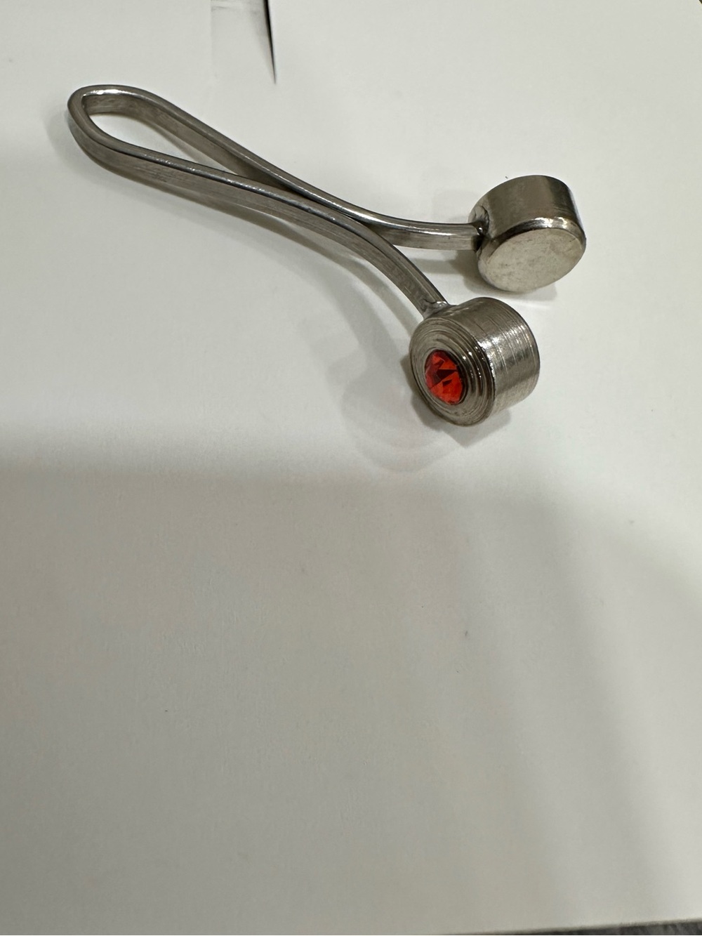 Scarf pin steel with red crystal